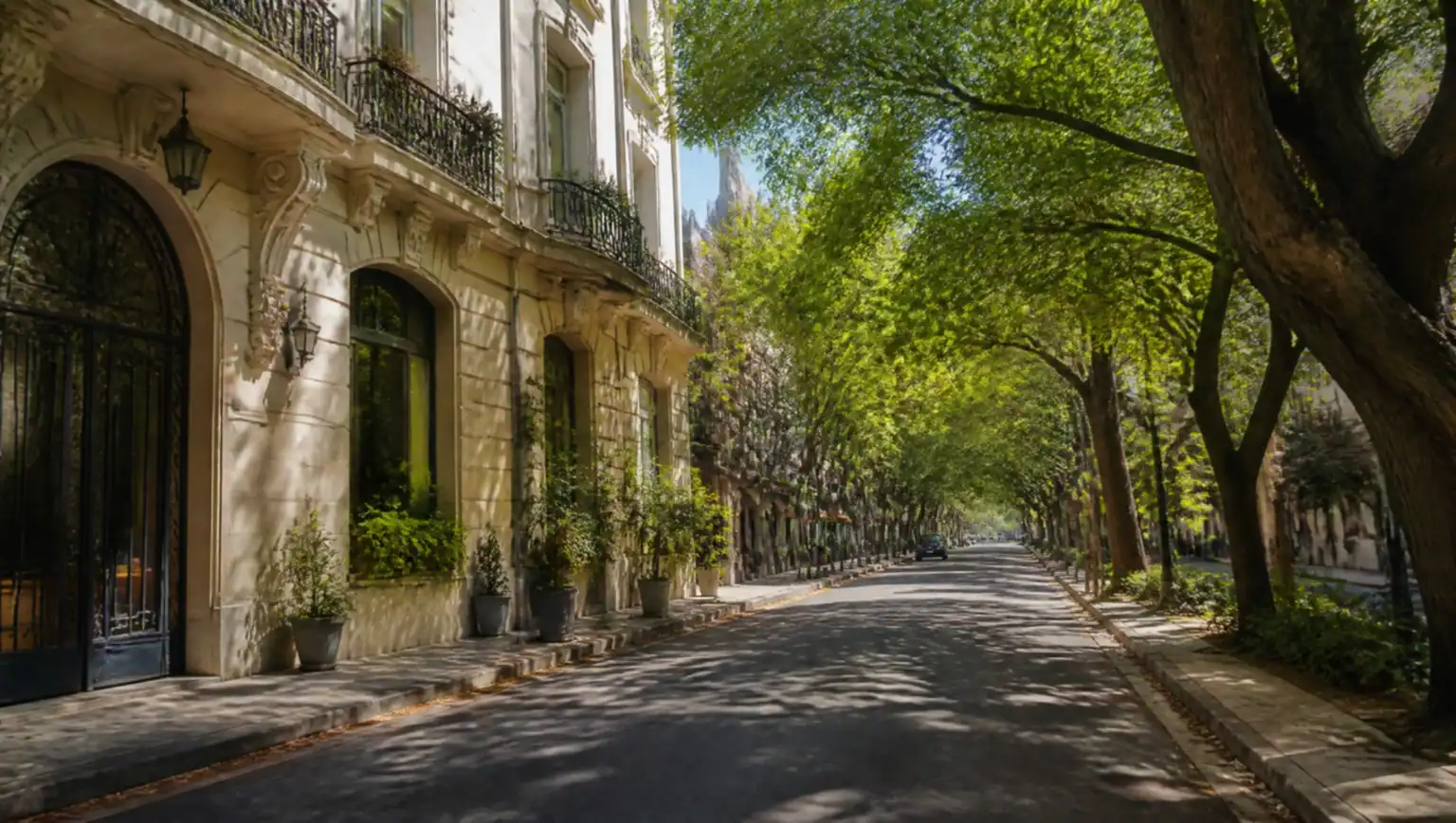 Calle arbolada de Palermo con hoteles boutique cerca del Rosedal en Buenos Aires